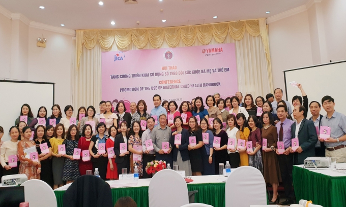 Thứ trưởng Bộ Y tế: Số hoá việc chăm sóc sức khoẻ bà mẹ, trẻ em